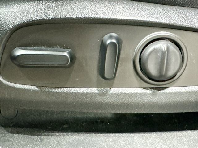 Used 2021 Chevrolet Traverse LT image 20