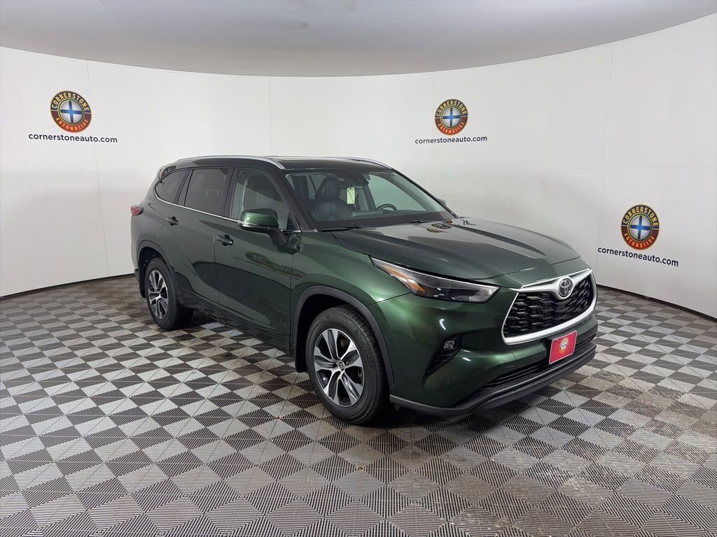 Used 2023 Toyota Highlander XLE image 18