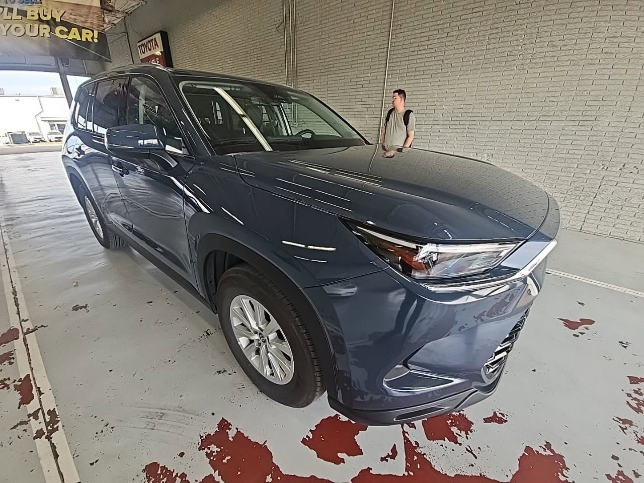 Used 2024 Toyota Grand Highlander XLE image 3