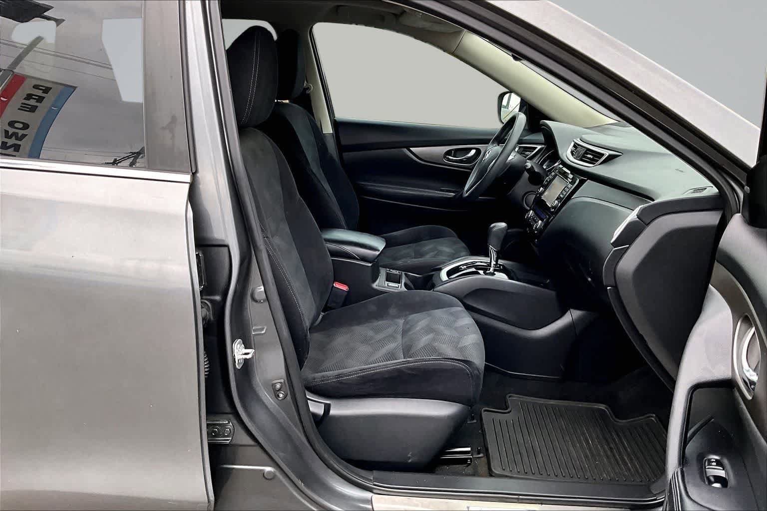 Used 2015 Nissan Rogue SV w/ SV Premium Package AWD/4WD image 14