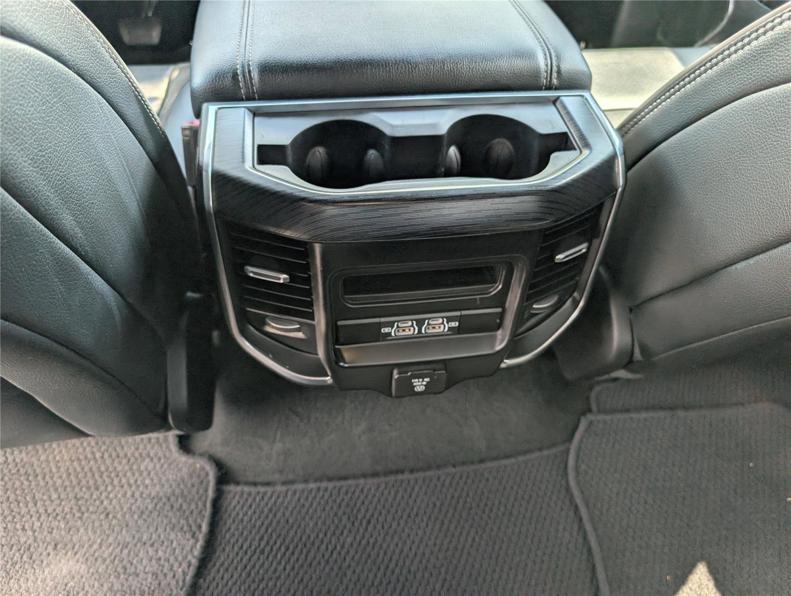 Used 2024 RAM 1500 Laramie AWD/4WD image 18
