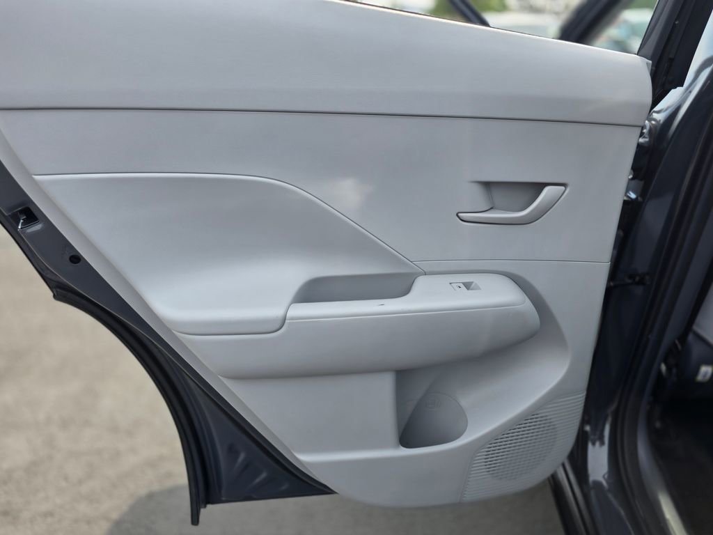 Used 2025 Hyundai Kona SE image 19