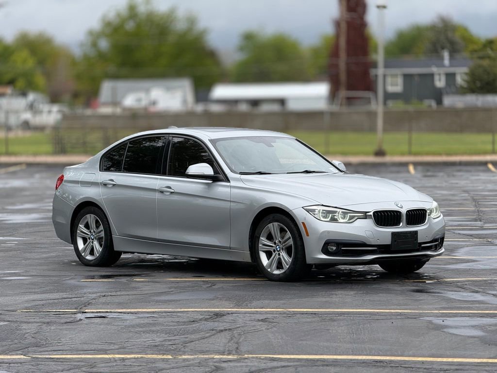 Used 2016 BMW 328i xDrive Sedan AWD/4WD image 3