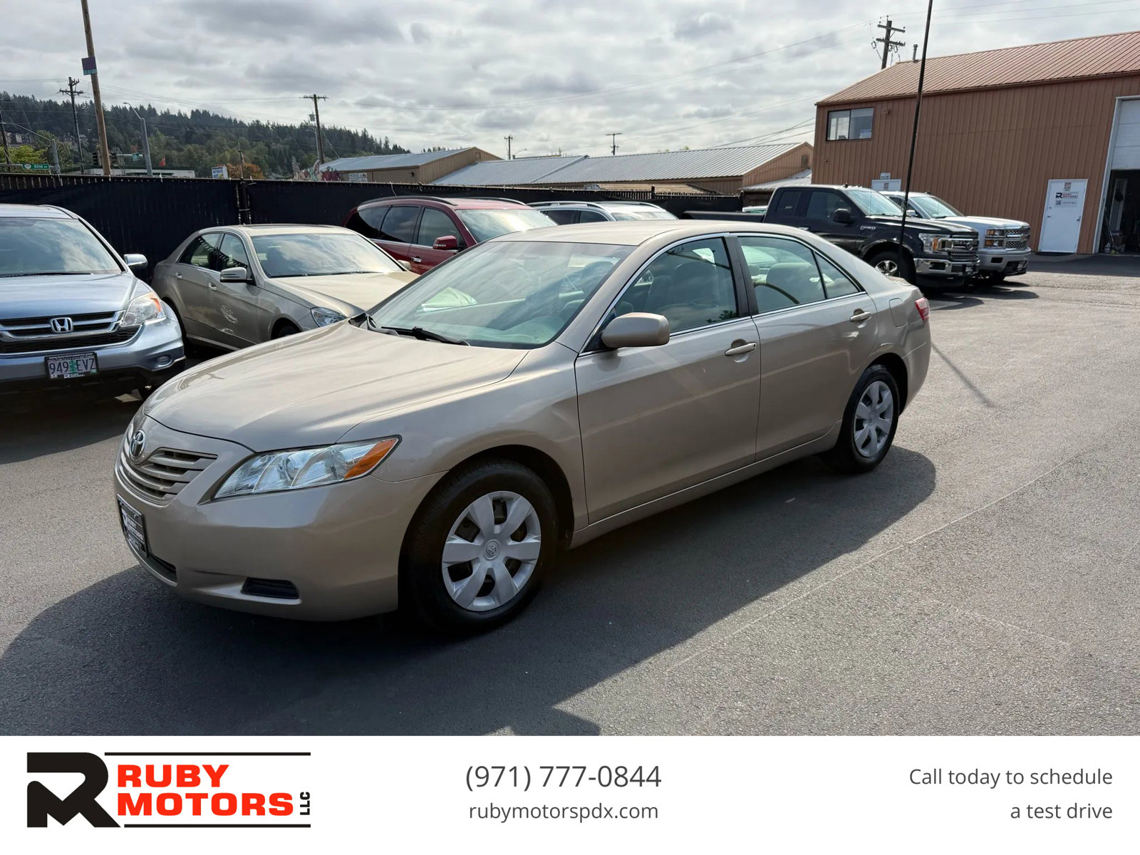 Used 2009 Toyota Camry LE image 1