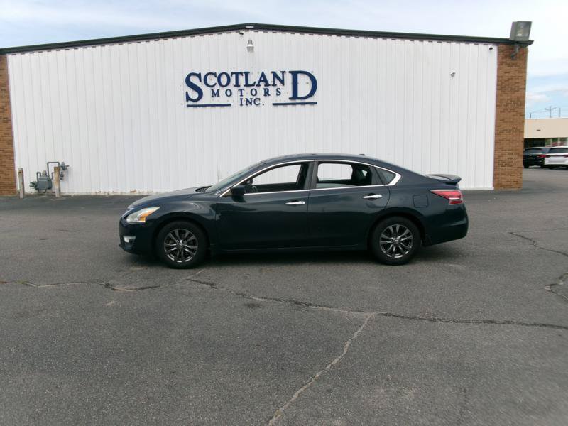 Used 2015 Nissan Altima 2.5 S w/ Sport Value Package FWD image 1