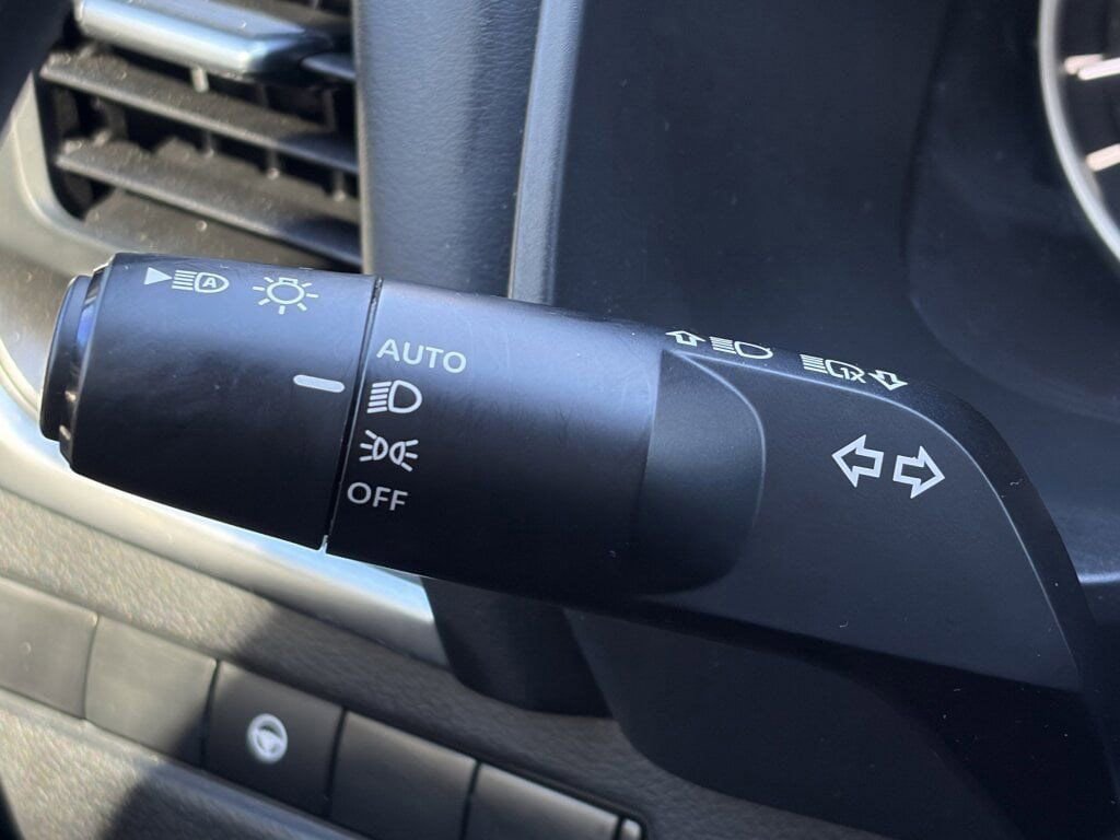 Certified 2023 Nissan Rogue SV image 18