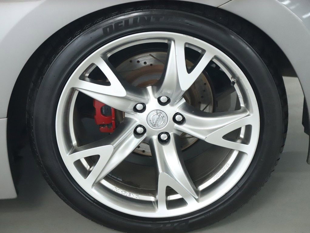 Used 2010 Nissan 370Z Roadster RWD image 37