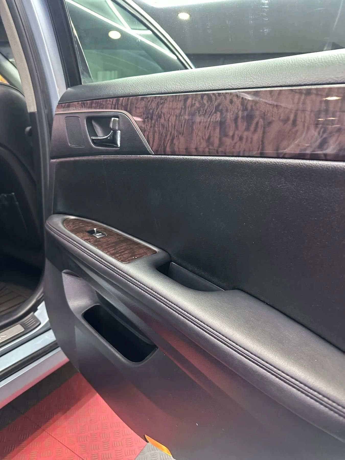 Used 2012 Toyota Avalon Limited image 25