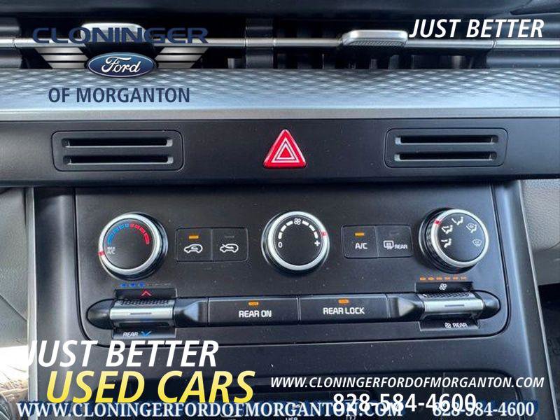 Used 2023 Kia Carnival LX image 28