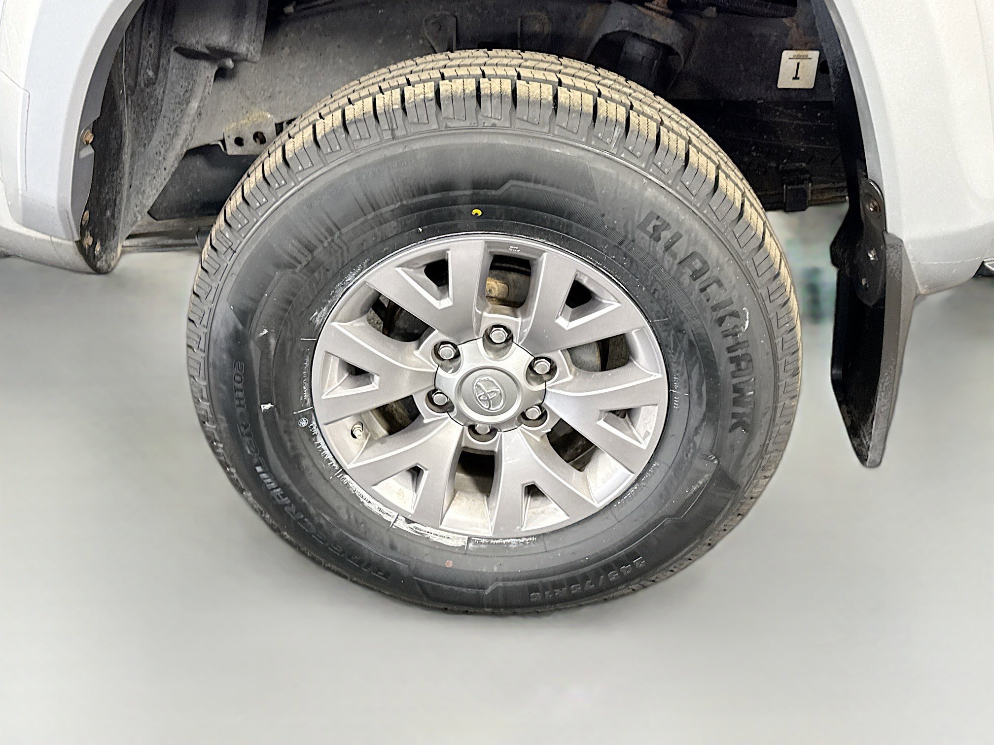 Used 2018 Toyota Tacoma SR5 w/ SR5 Appearance Package (SM) image 36