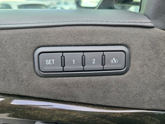 Used 2018 Cadillac Escalade ESV Platinum AWD/4WD image 19