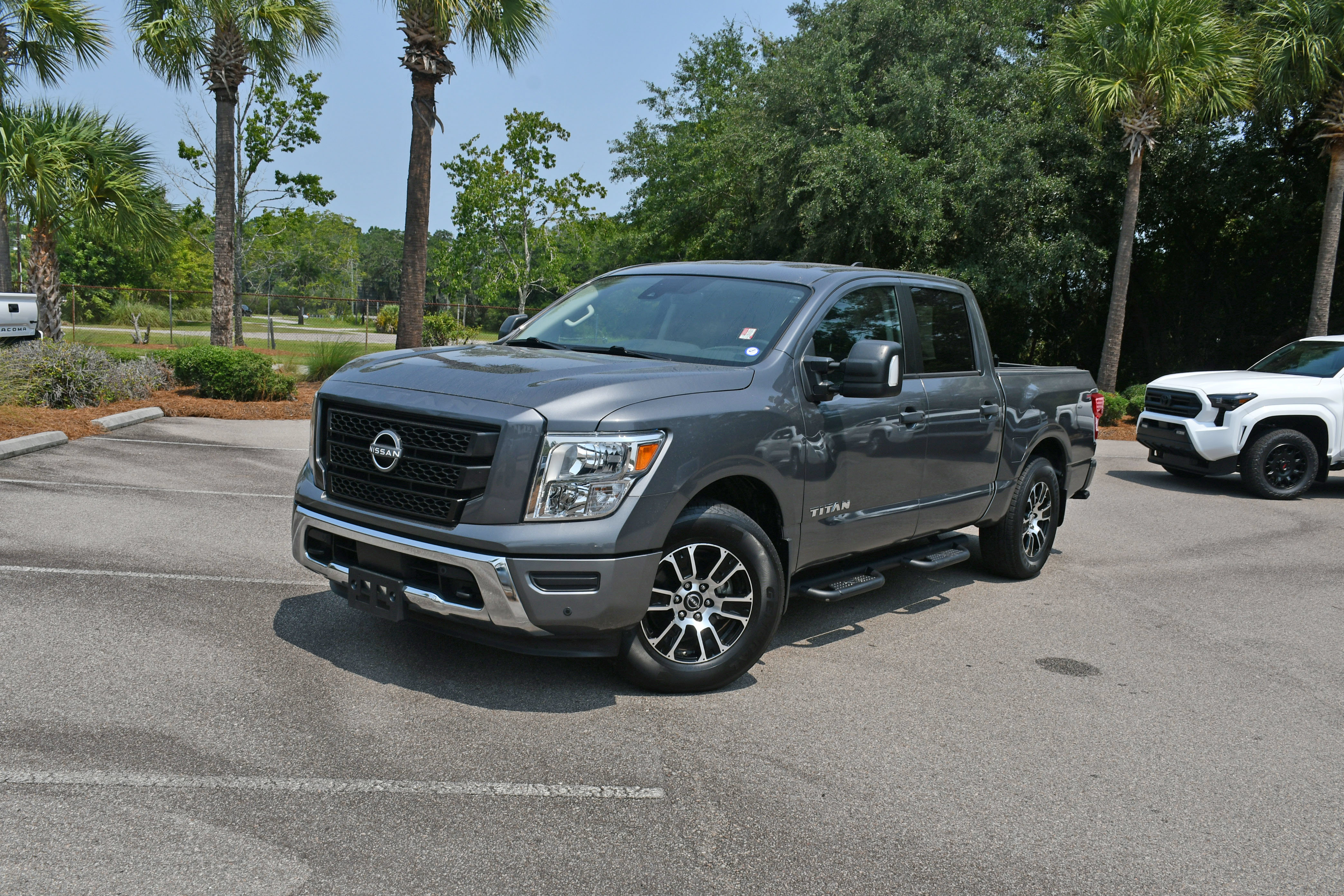 Used 2023 Nissan Titan SV w/ SV Convenience Package RWD image 6
