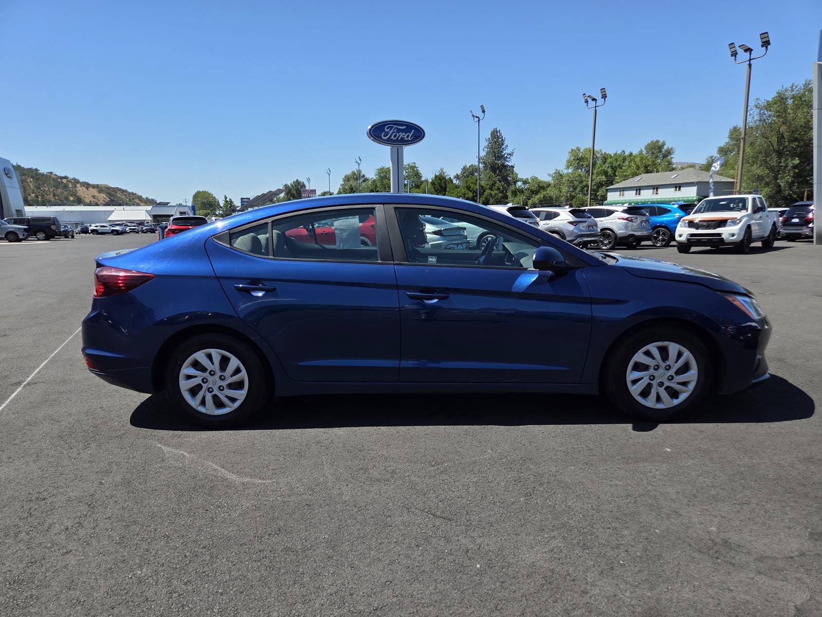 Used 2019 Hyundai Elantra SE FWD image 4