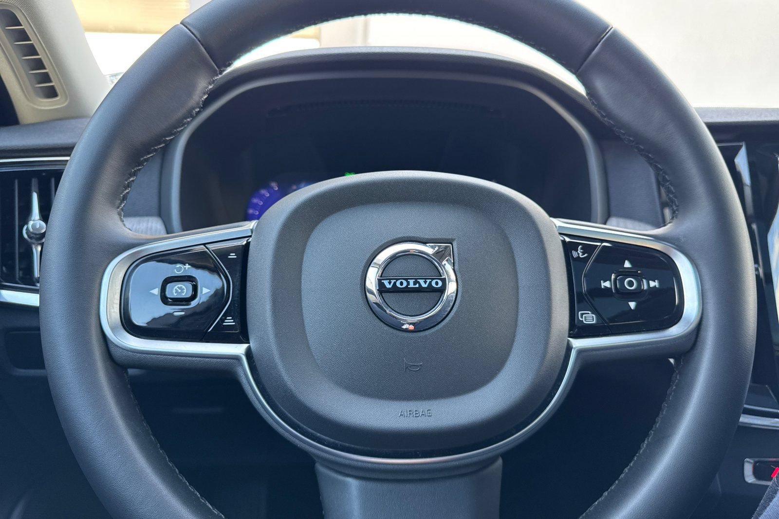Certified 2024 Volvo V90 B6 Cross Country Plus AWD/4WD image 27