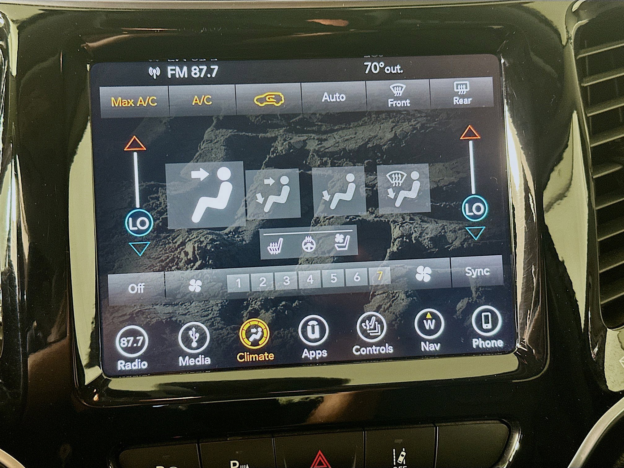 Used 2019 Jeep Cherokee Limited w/ Luxury Group AWD/4WD image 24