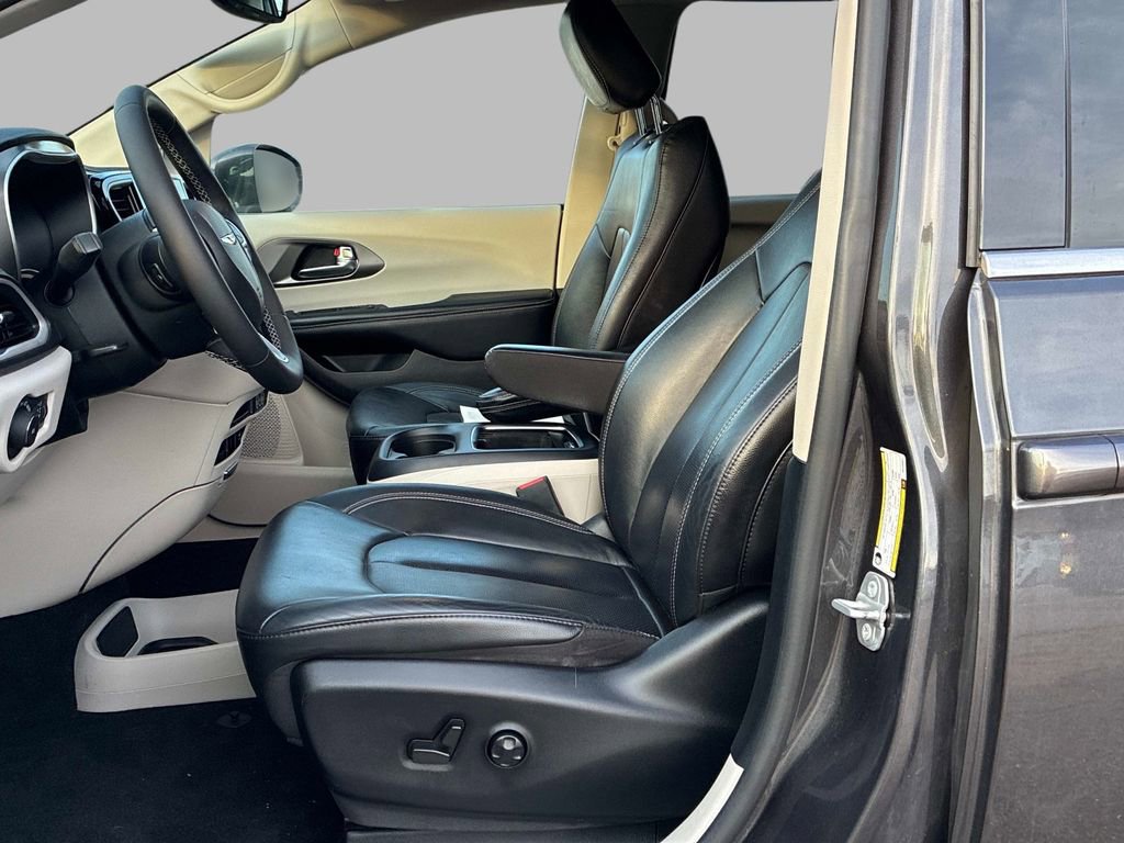 Used 2022 Chrysler Pacifica Touring-L FWD image 27