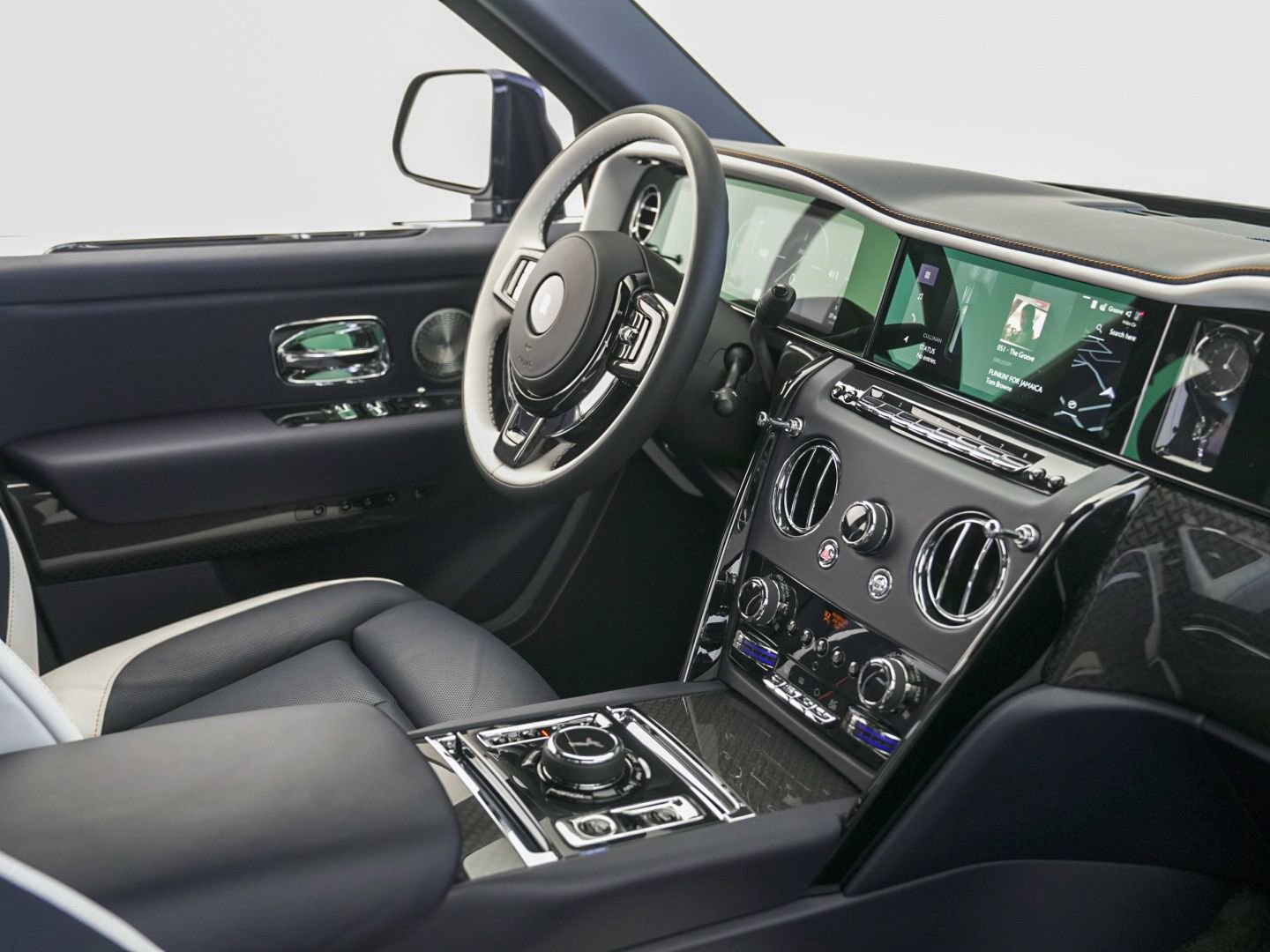 New 2026 Rolls-Royce Cullinan Black Badge image 75