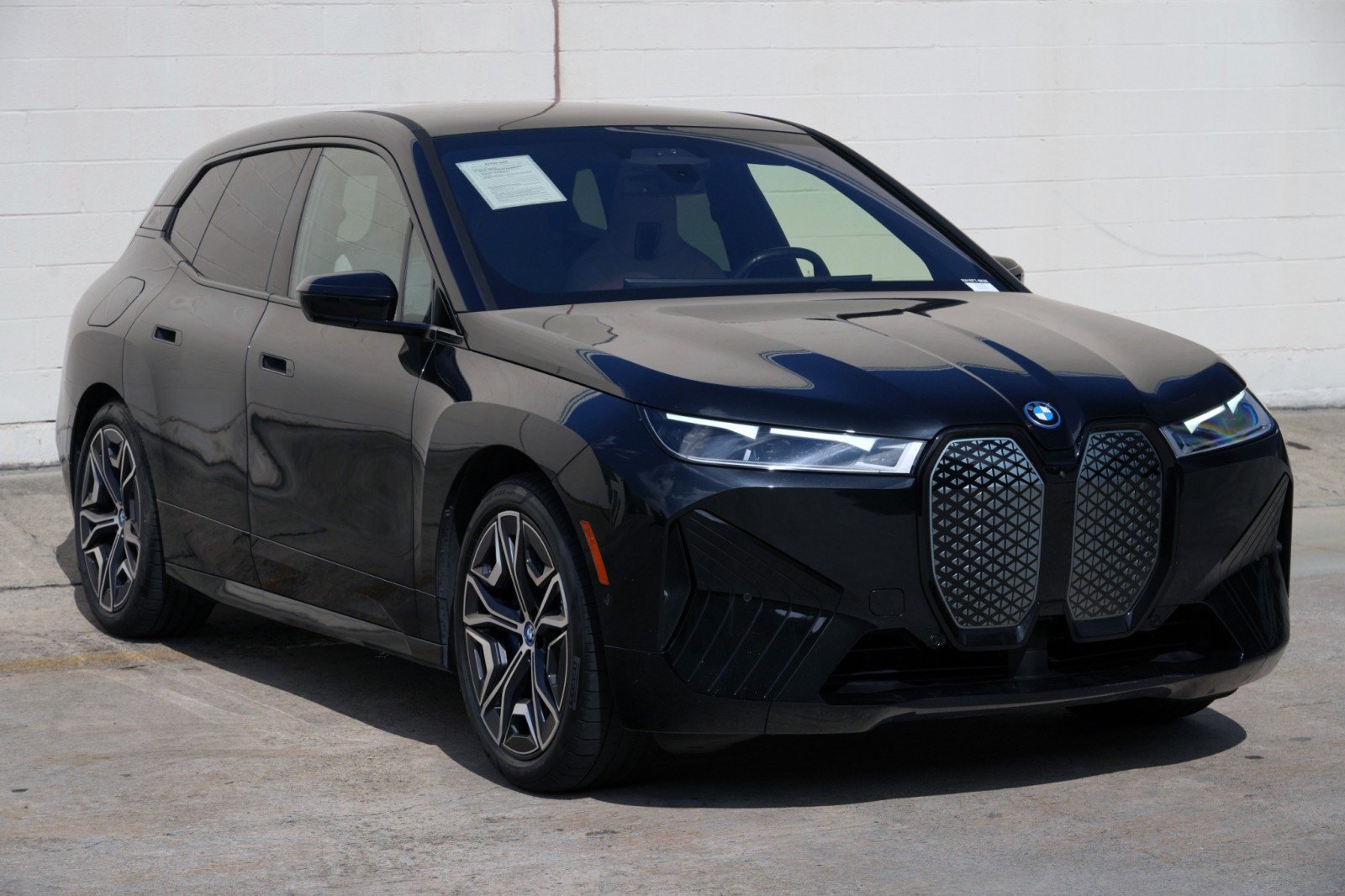 Used 2022 BMW iX xDrive50 w/ Sport Package AWD/4WD image 57