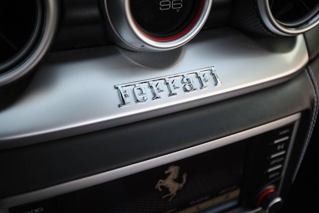 Used 2015 Ferrari California T RWD image 38
