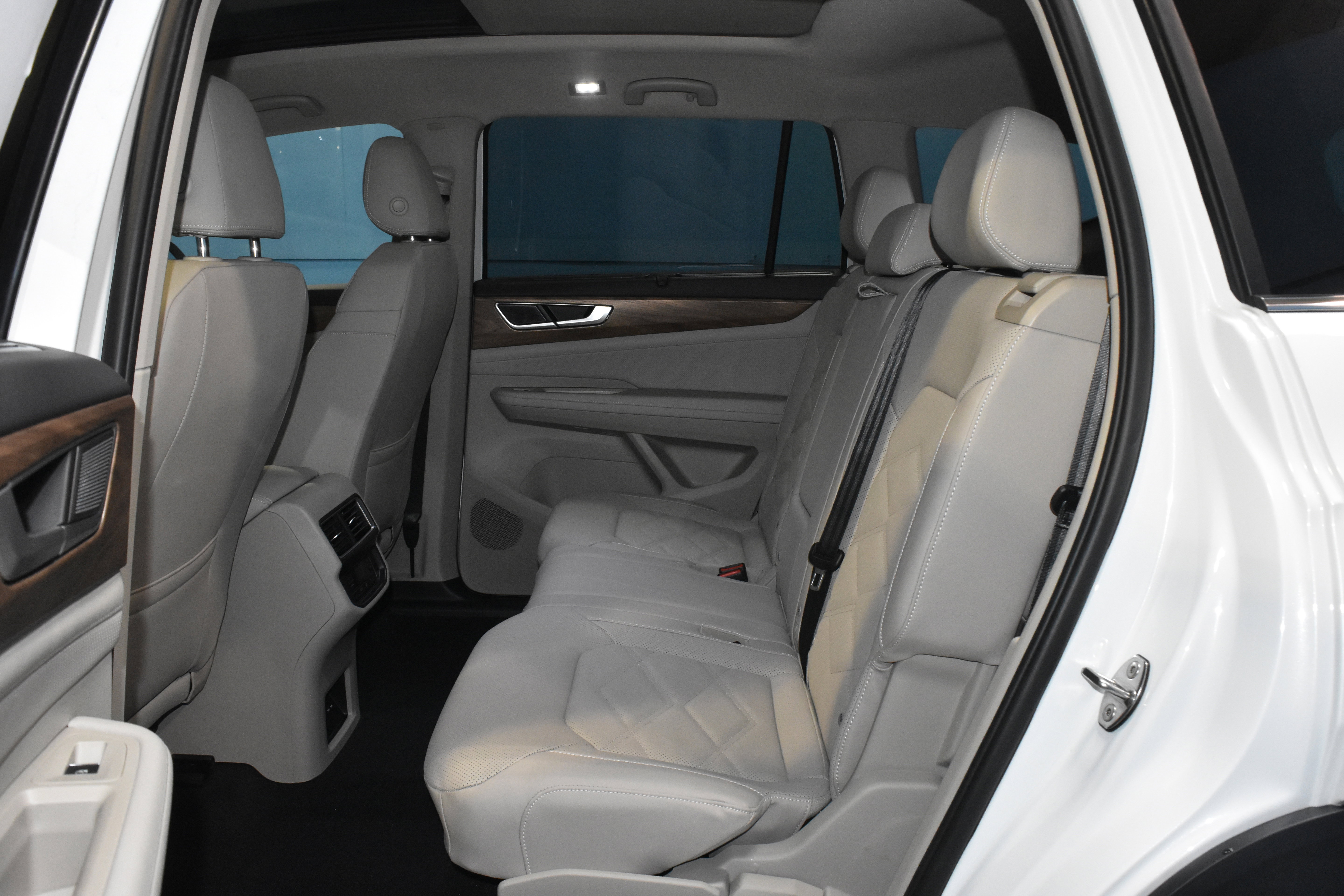 New 2026 Volkswagen Atlas SE FWD image 16