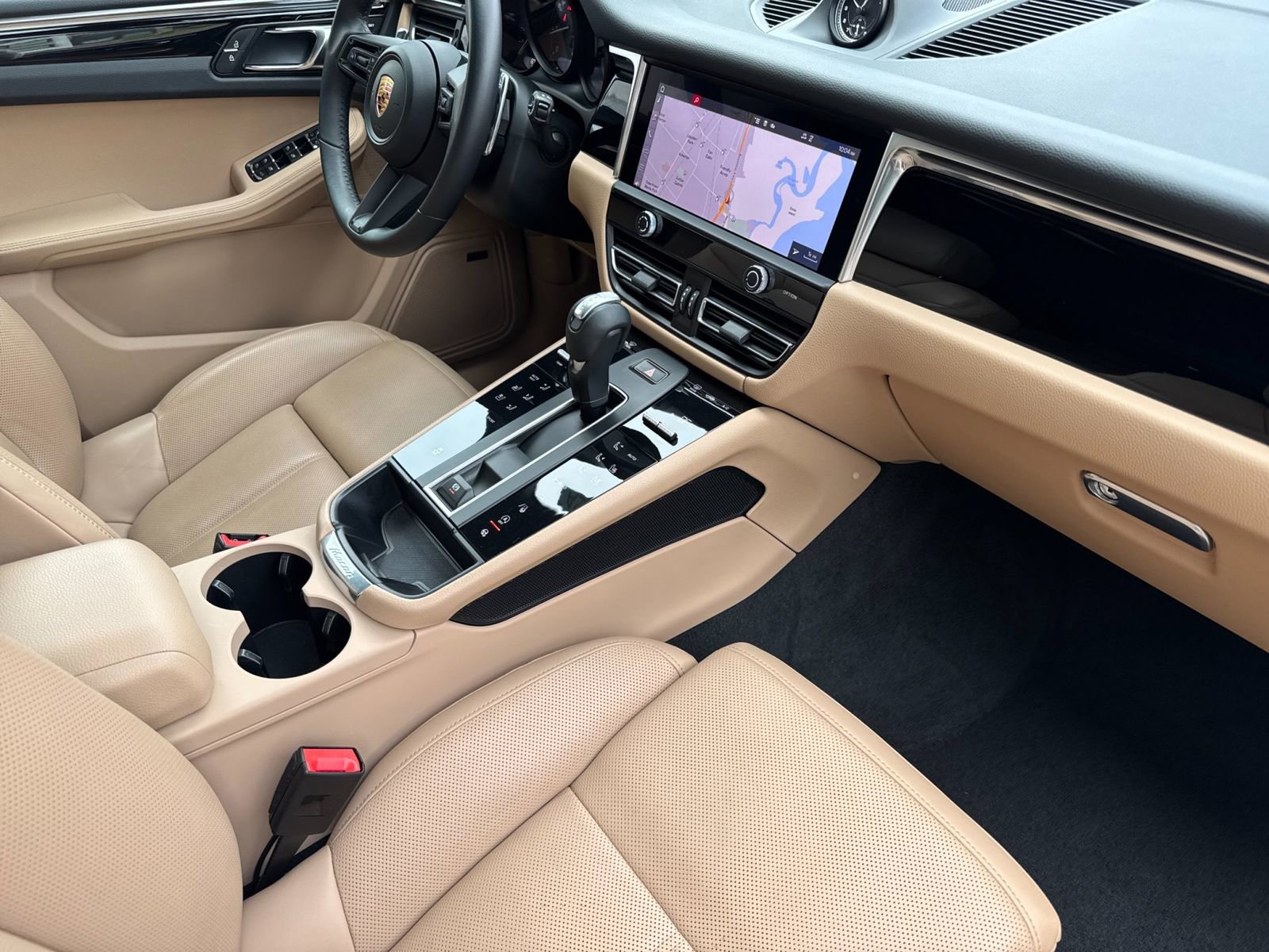 Certified 2023 Porsche Macan image 18