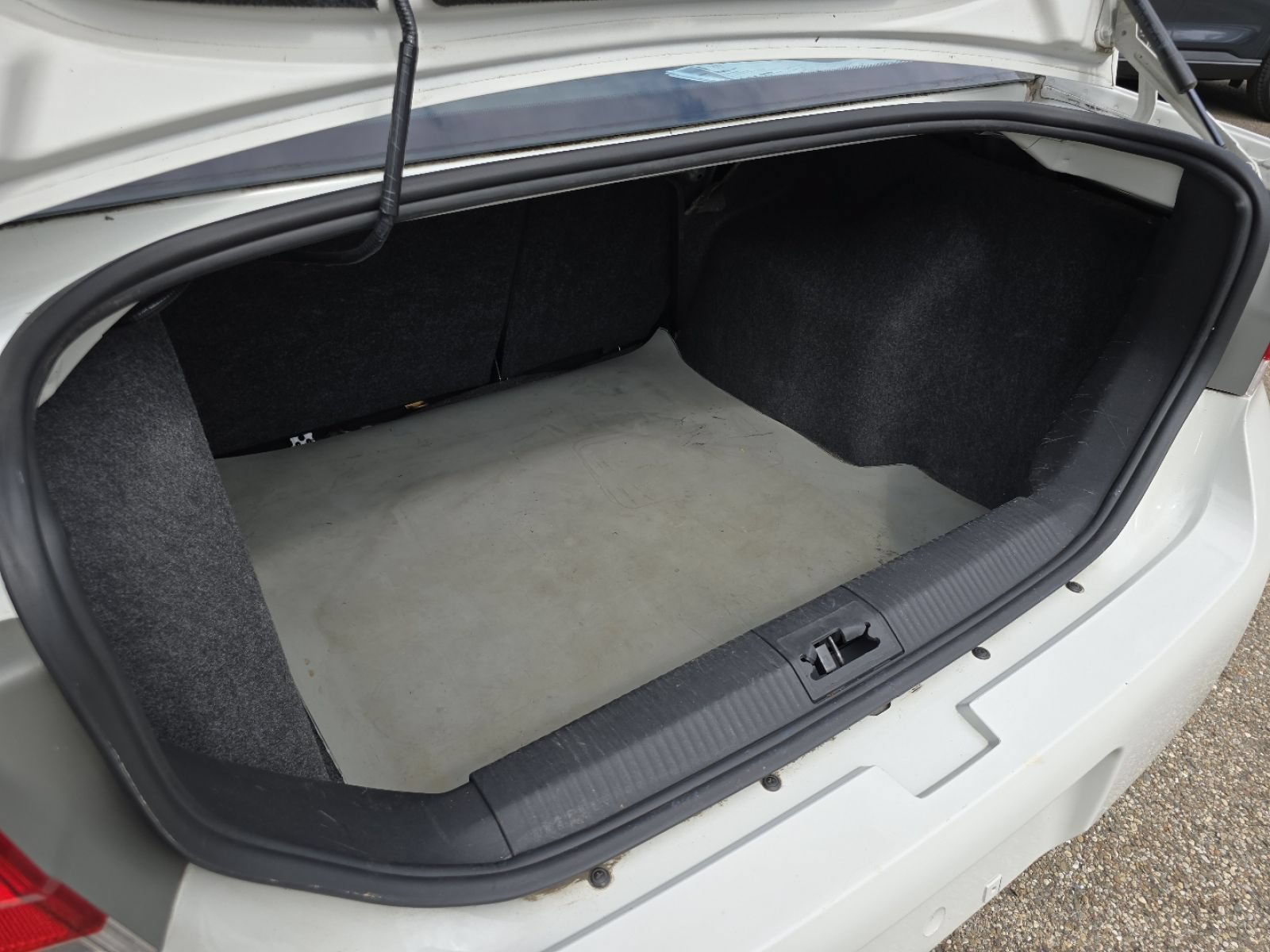 Used 2009 Ford Focus SEL FWD image 18