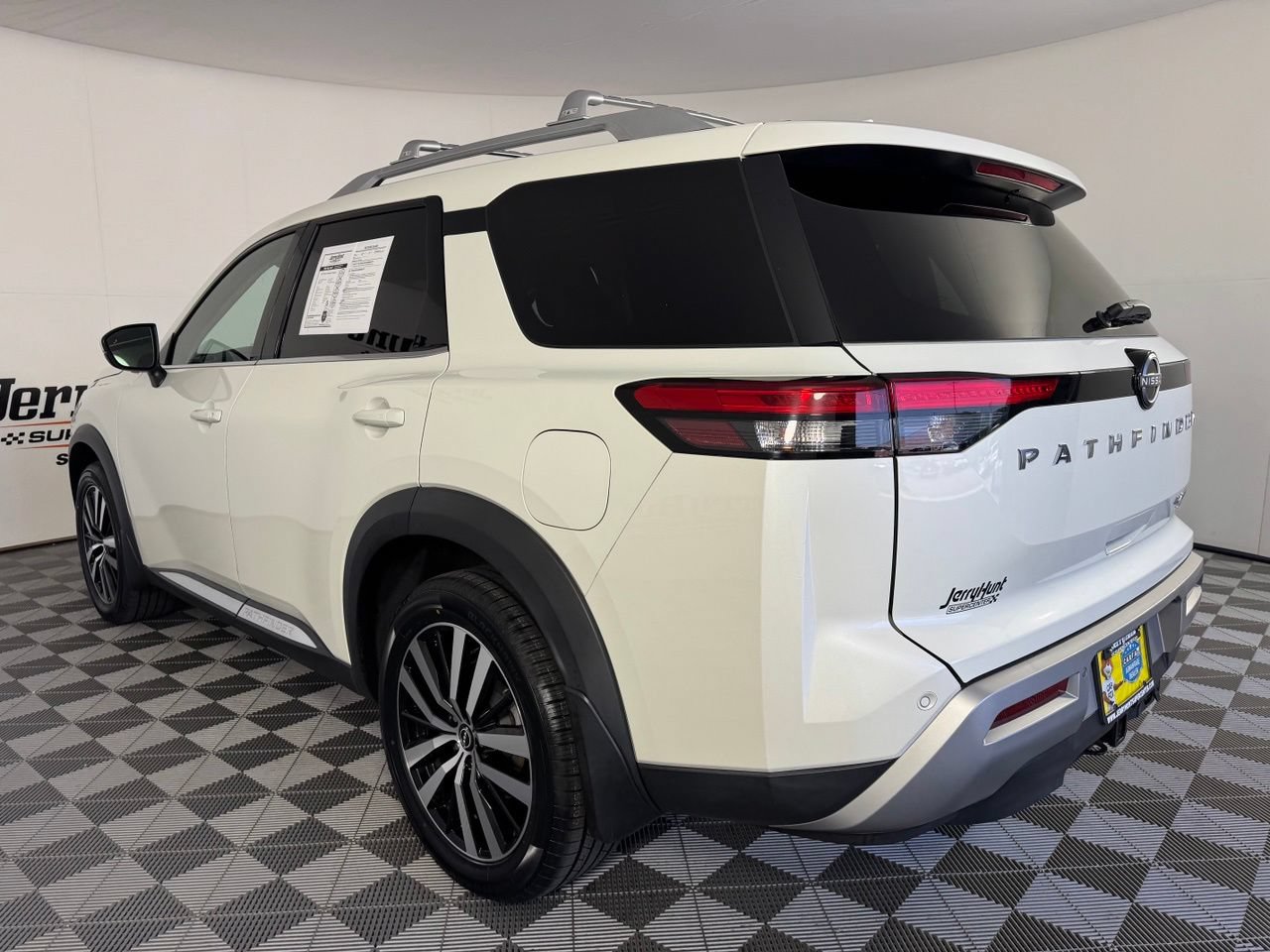 Used 2023 Nissan Pathfinder Platinum AWD/4WD image 8