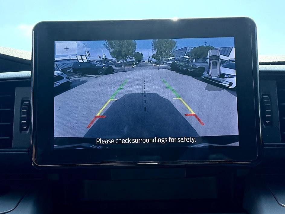 Used 2023 Ford Explorer XLT image 28