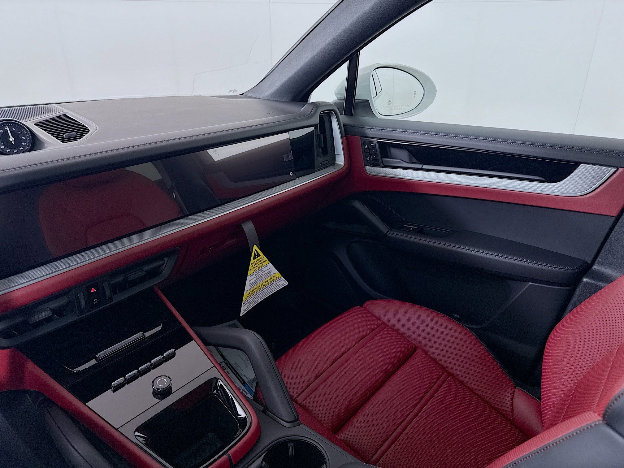 Certified 2025 Porsche Cayenne S image 18