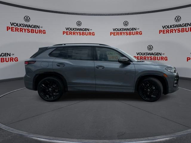 New 2026 Volkswagen Tiguan SE R-Line FWD image 9