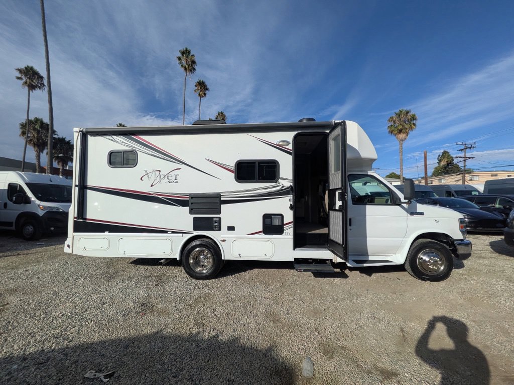 Used 2018 Ford E-350 and Econoline 350 Super Duty w/ Motorhome Prep Package RWD image 4