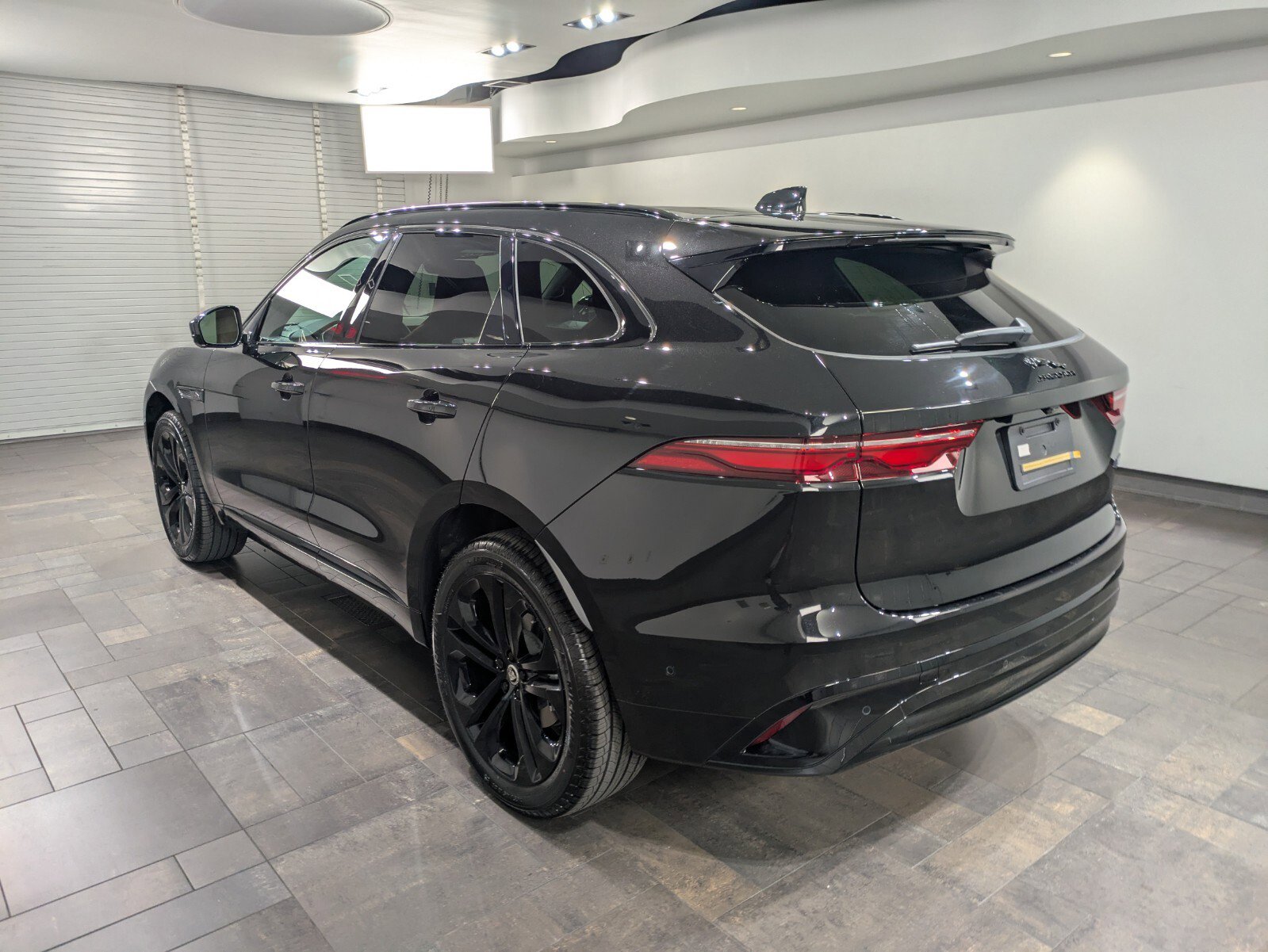 New 2026 Jaguar F-PACE R-Dynamic S image 4