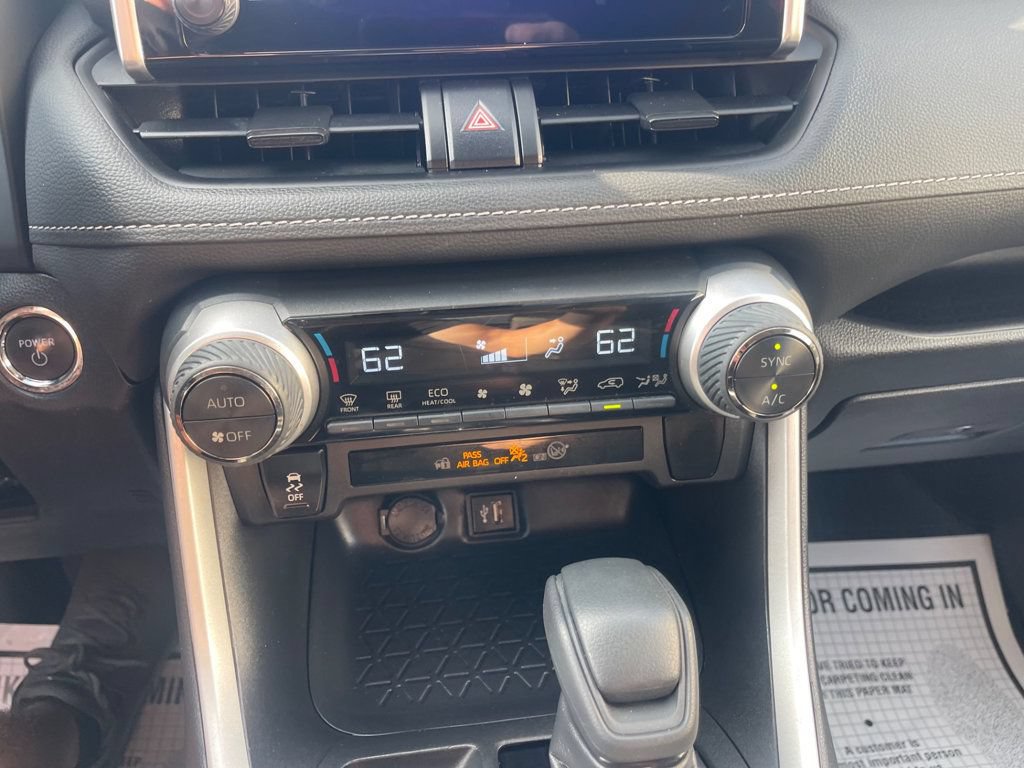 Used 2025 Toyota RAV4 XLE AWD/4WD image 19