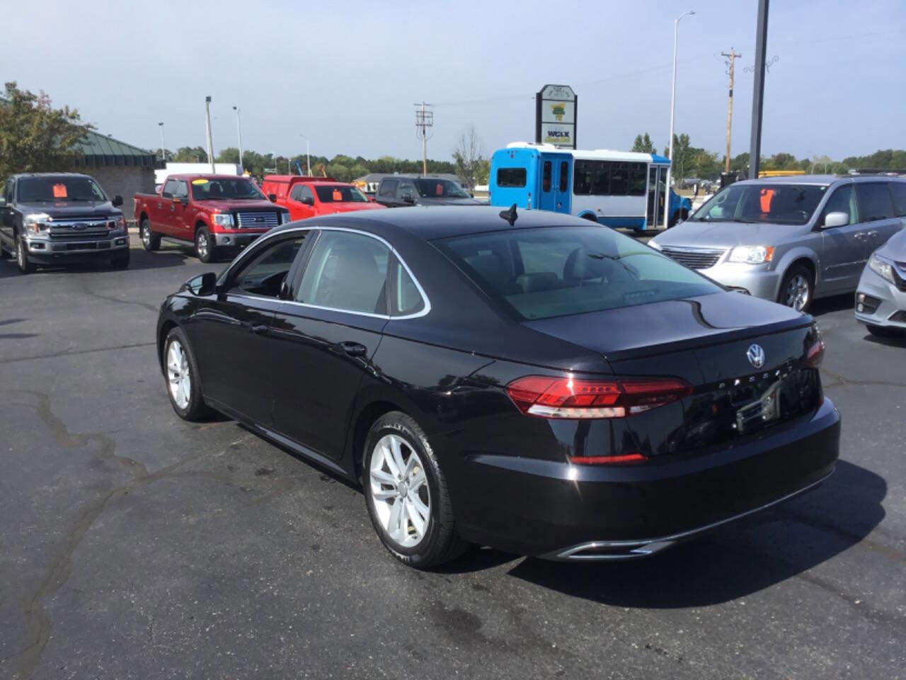 Used 2020 Volkswagen Passat 2.0T SE image 9