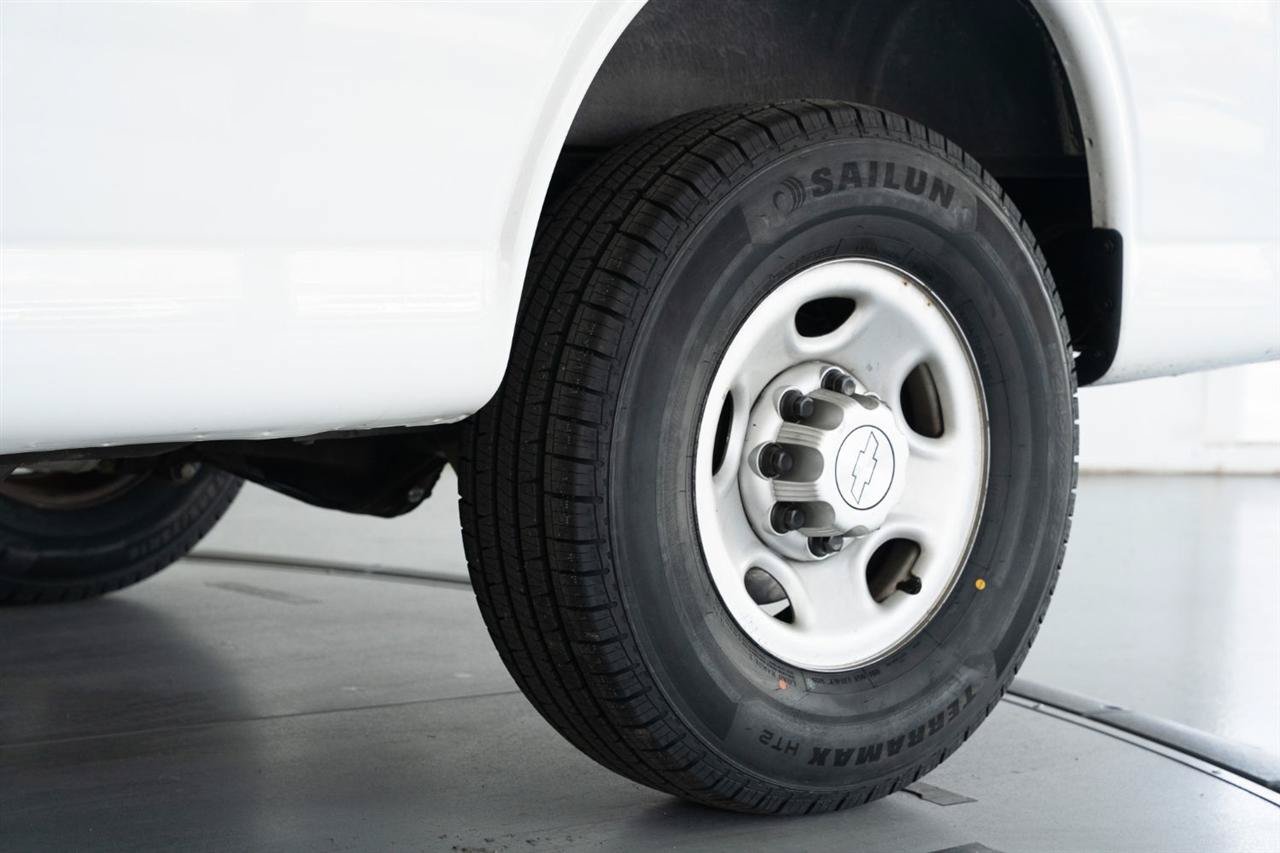 Used 2019 Chevrolet Express 2500 w/ Driver Convenience Package RWD image 5