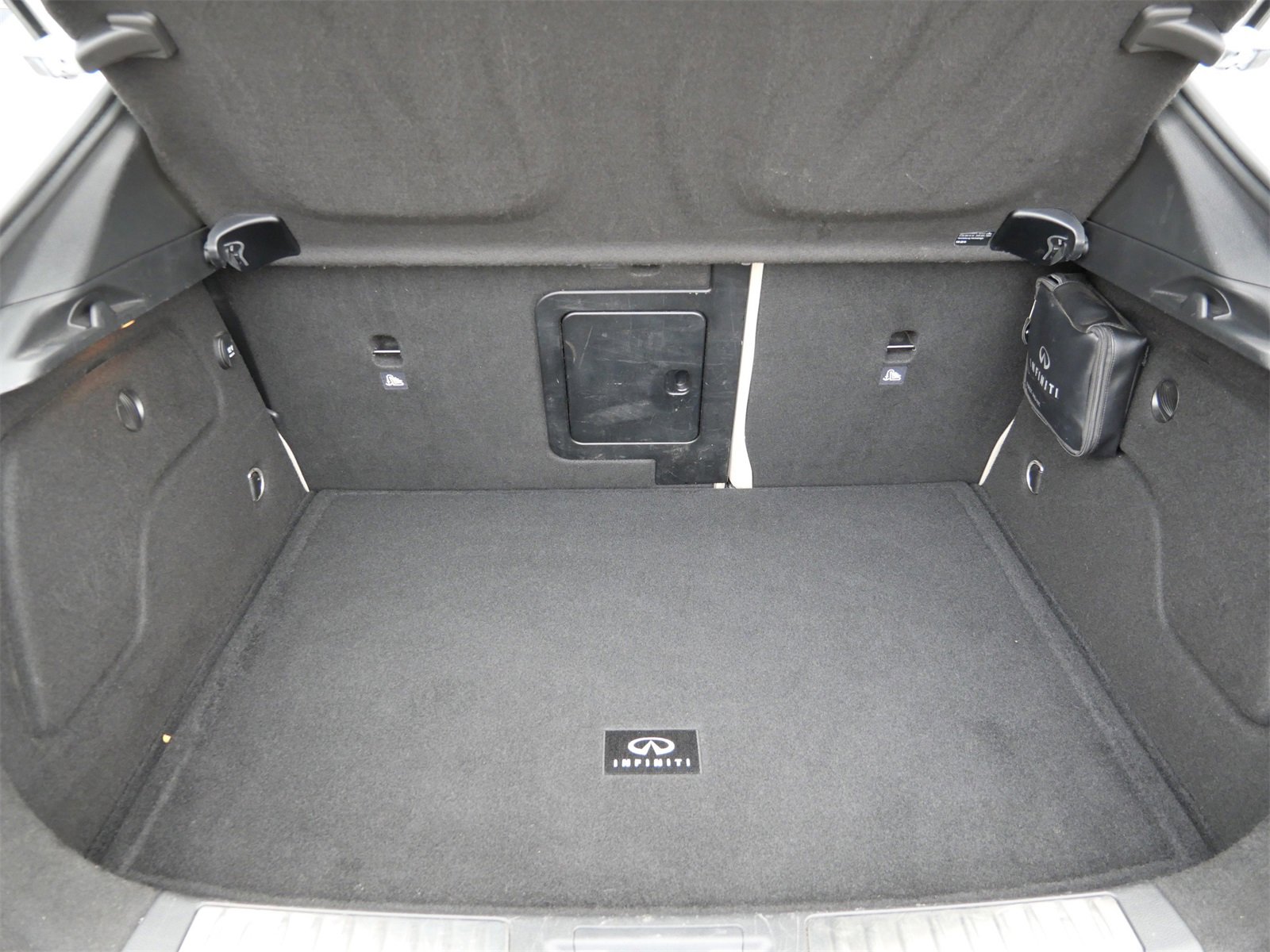 Used 2017 INFINITI QX30 Premium w/ Navigation Package image 10