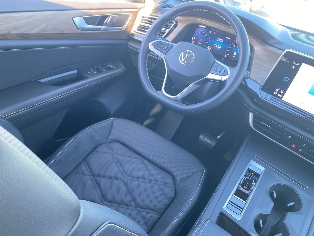 New 2026 Volkswagen Atlas SE FWD image 10