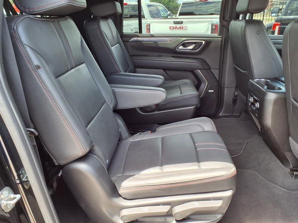 Used 2024 Chevrolet Suburban RST w/ Luxury Package AWD/4WD image 15