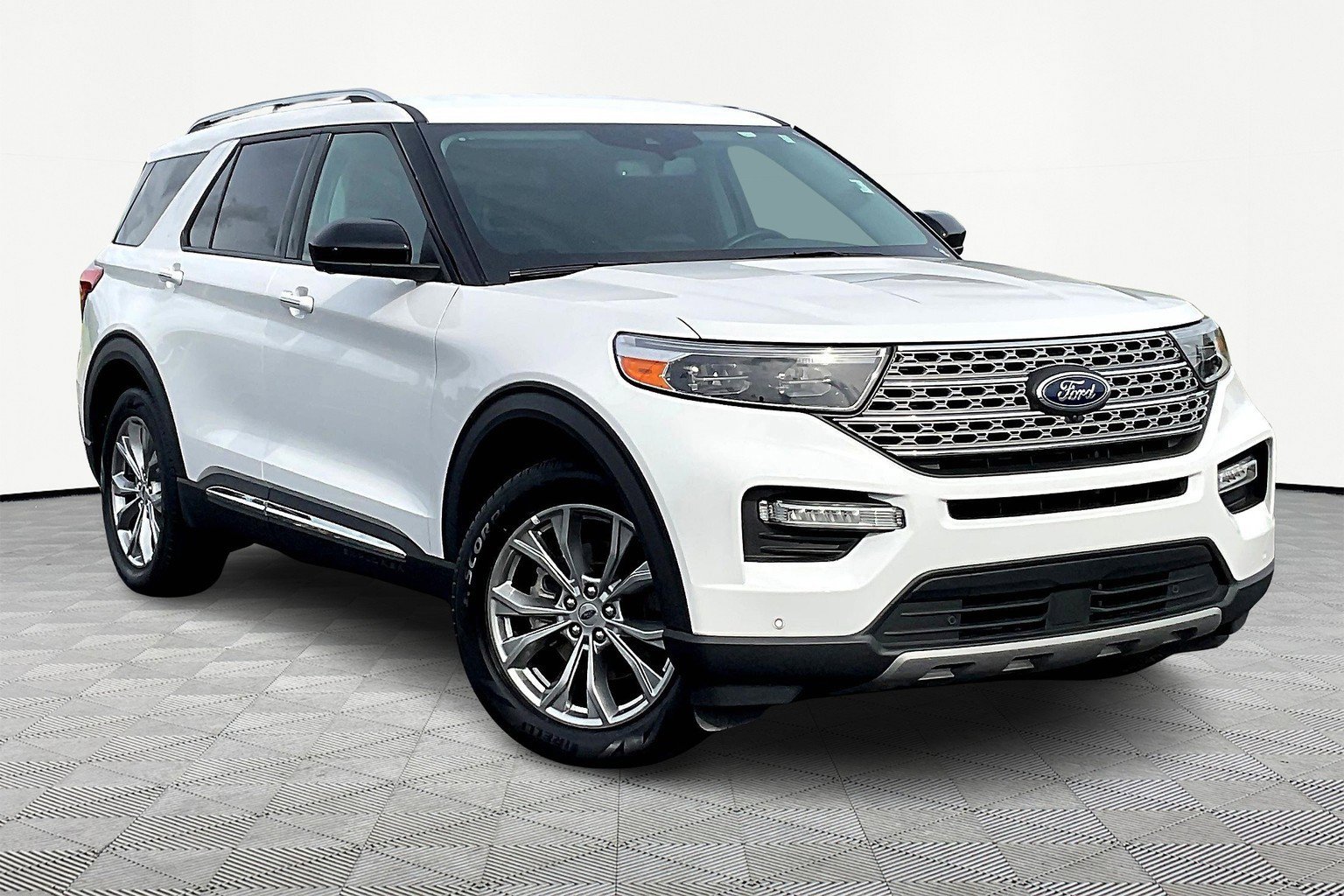 Used 2023 Ford Explorer Limited image 1