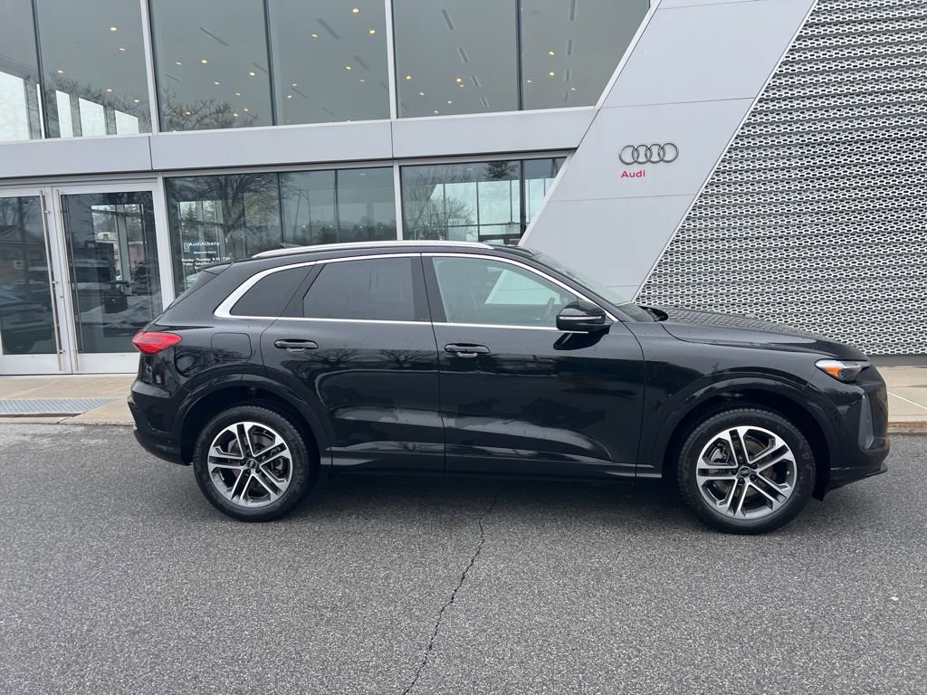 Certified 2025 Audi Q5 Premium Plus w/ Premium Plus image 13