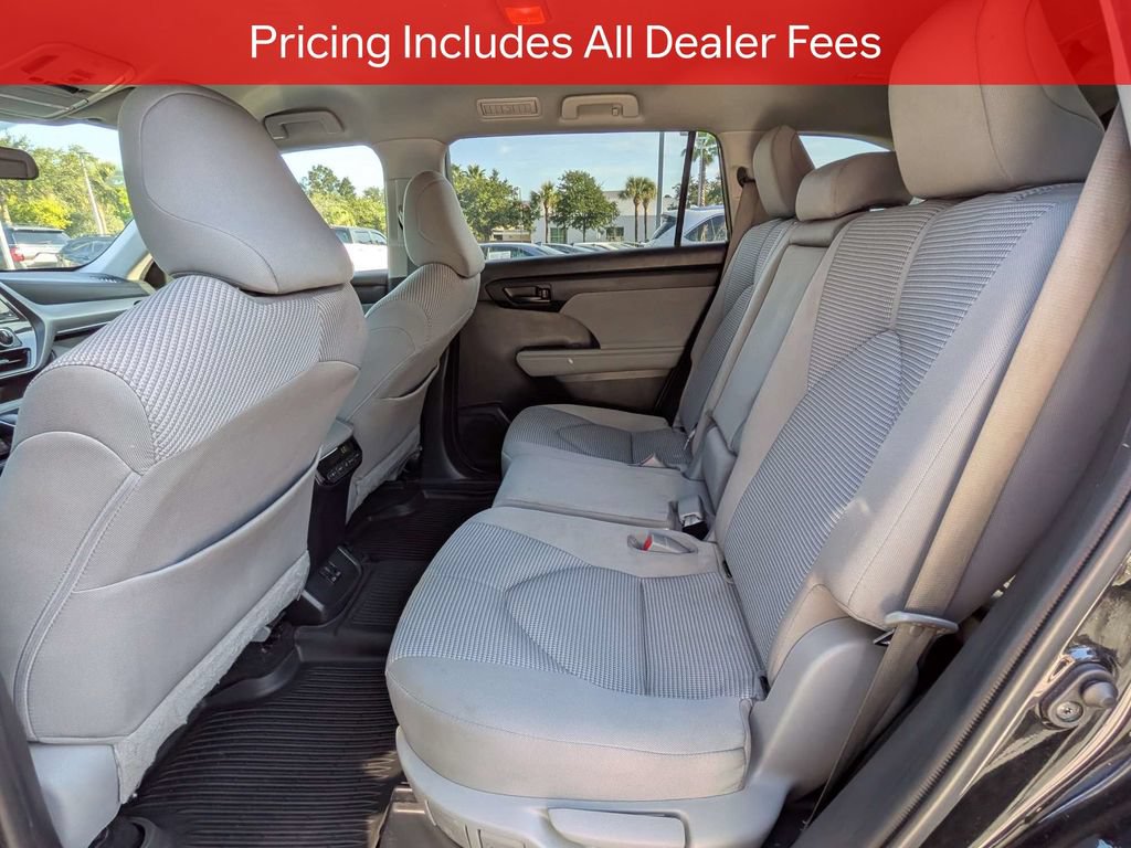 Used 2022 Toyota Highlander LE FWD image 15