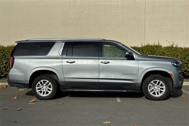 Used 2024 Chevrolet Suburban LT image 3