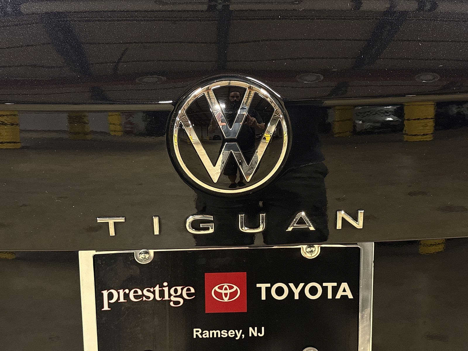 Used 2022 Volkswagen Tiguan SE R-Line AWD/4WD image 26