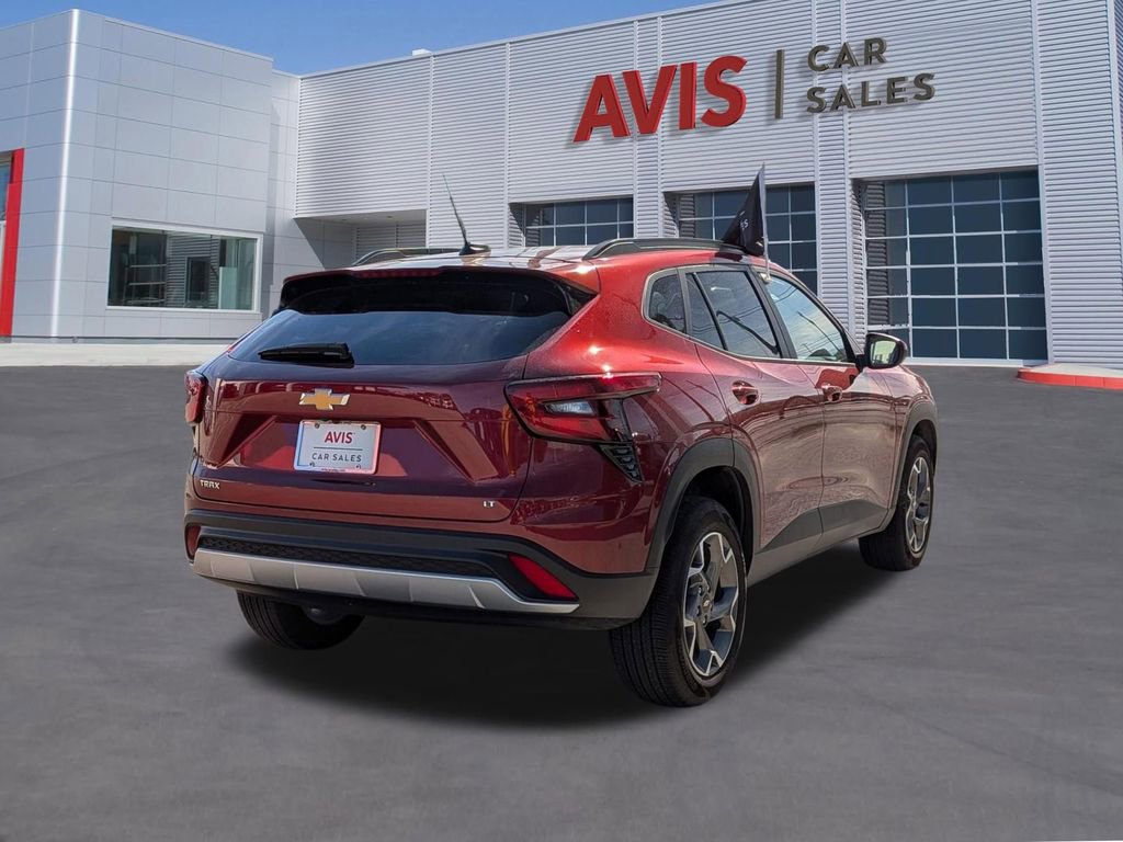 Used 2025 Chevrolet Trax LT w/ LT Convenience Package image 6