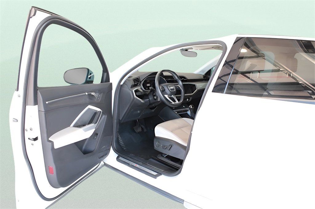 Used 2020 Audi Q3 2.0T Premium w/ Convenience Package image 17