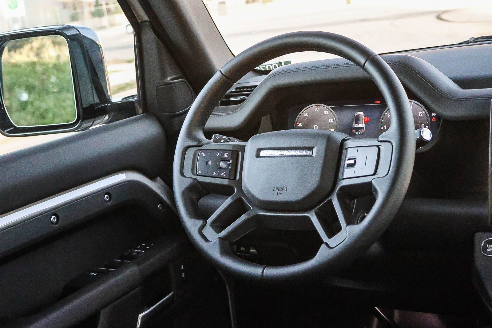 New 2026 Land Rover Defender 130 X-Dynamic SE image 25