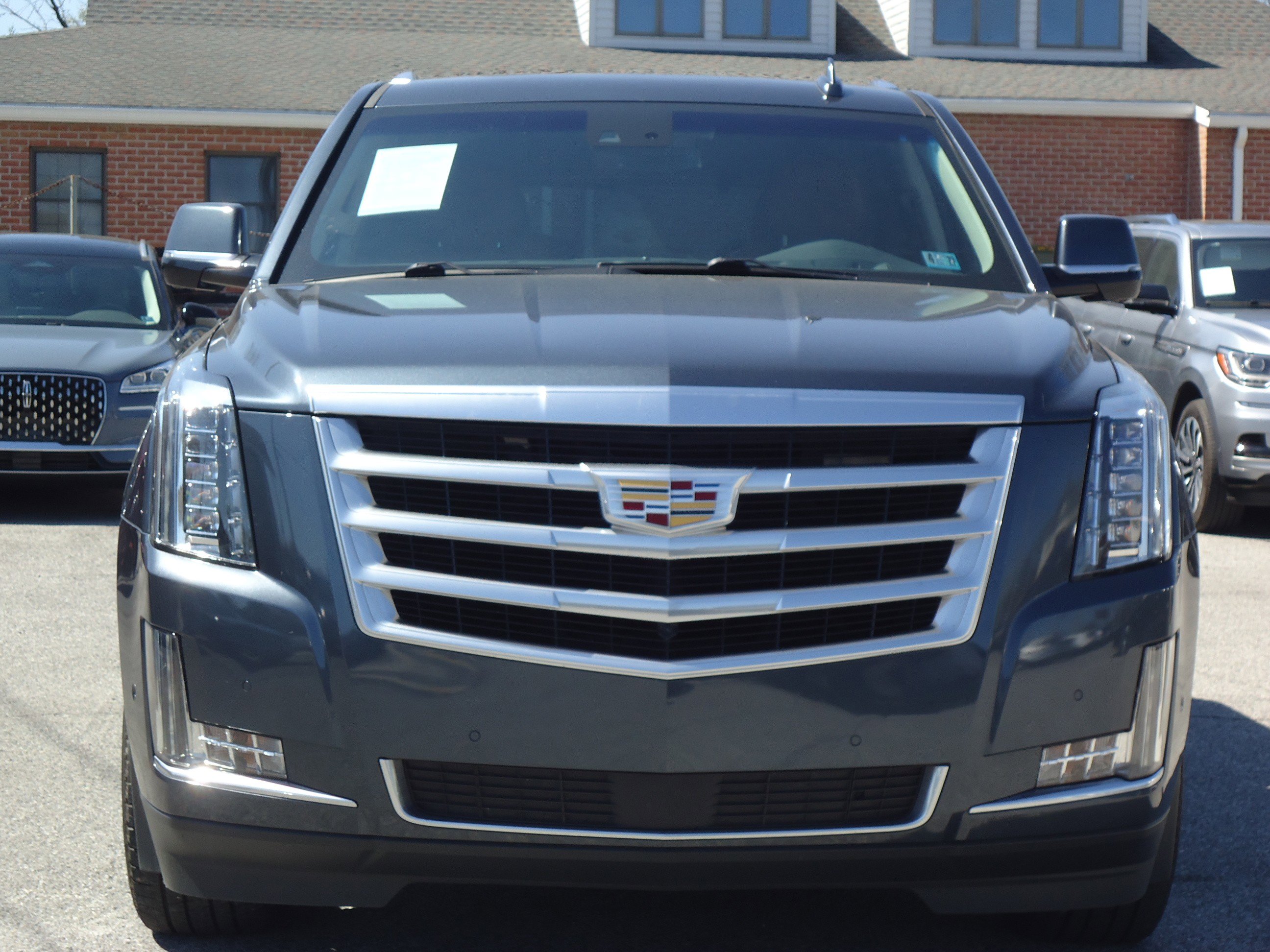Used 2019 Cadillac Escalade Premium Luxury image 8