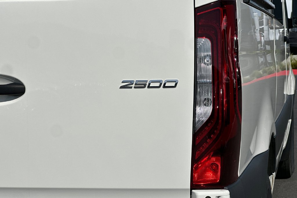 Used 2025 Mercedes-Benz Sprinter 2500 image 32