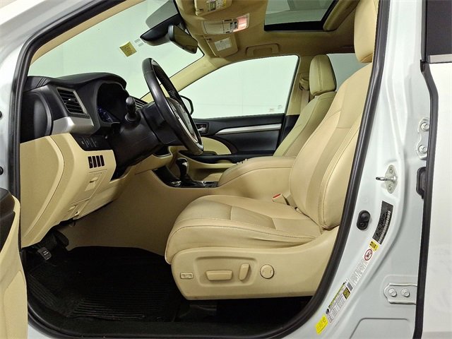 Used 2019 Toyota Highlander XLE image 17