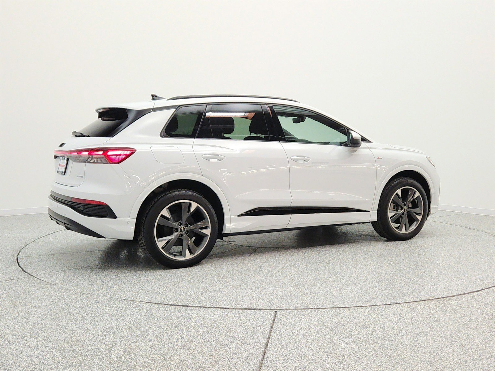 Used 2024 Audi Q4 e-tron Premium Plus w/ Premium Plus AWD/4WD image 5